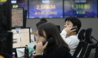 市场震荡调整！农业股集体走强 基建股表现活跃